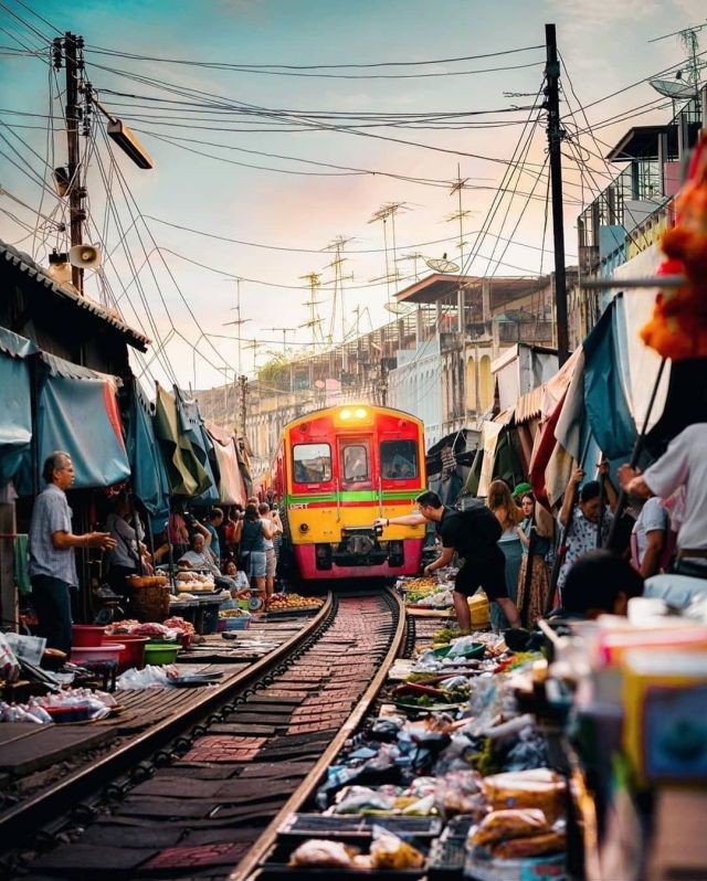 Меклонг - удивительный рынок в Таиланде (10 фото)