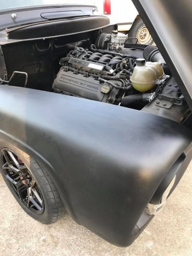 Ford 1956 в который установили двигатель от Mustang (11 фото)