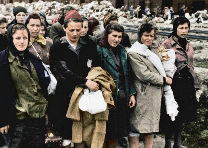 Цветные кадры Освенцима (9 фото)