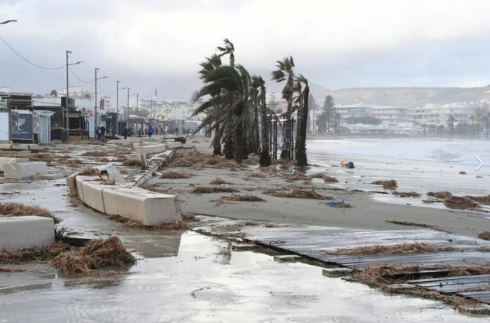 Мощный ураган «Глория» в Испании (18 фото)