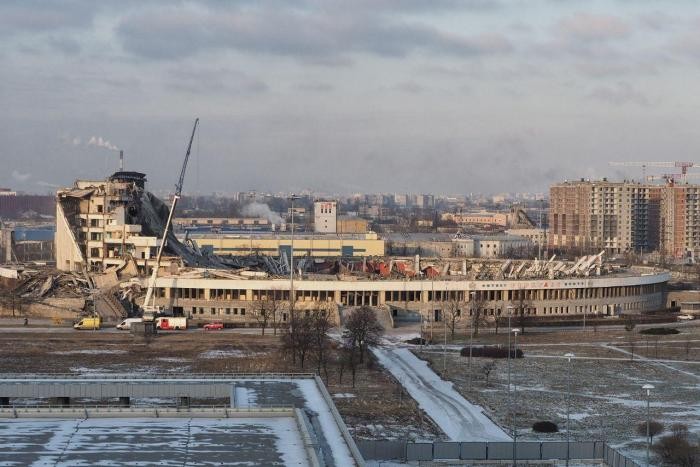 В Петербурге рухнула крыша СКК – под завалами ищут рабочих (4 фото)