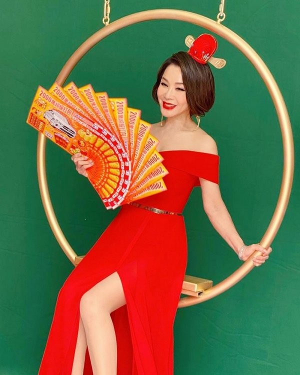 Актриса Чэнь Мэйфэн - "самая горячая тетя Тайваня" (14 фото)