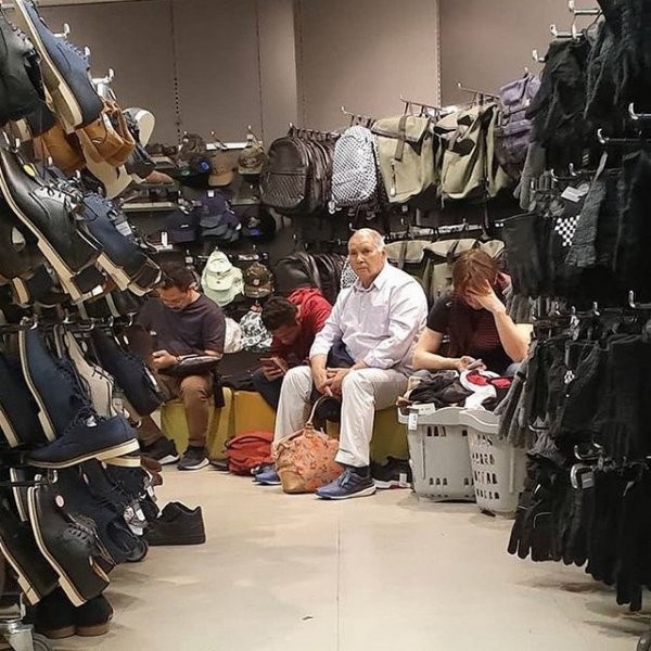 Ловушка времени или мужчины, ждущие жен во время шопинга (30 фото)