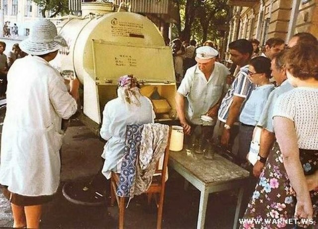 СССР: бочки с квасом, который пили и помнят все (17 фото)