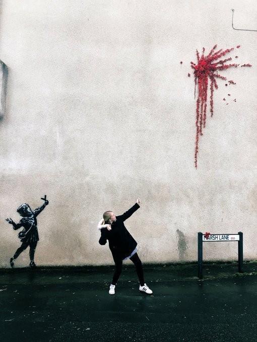 Неужели Бэнкси: в Великобритании появилось граффити (10 фото)