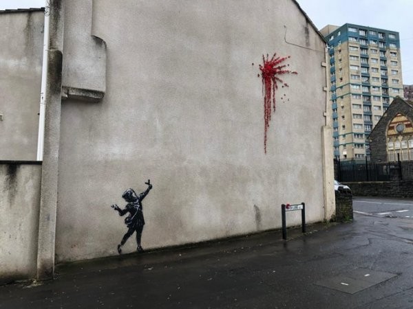 Неужели Бэнкси: в Великобритании появилось граффити (10 фото)