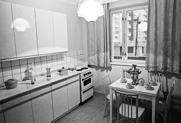 Почему в советских квартирах кухни делали очень маленькими (6 фото)