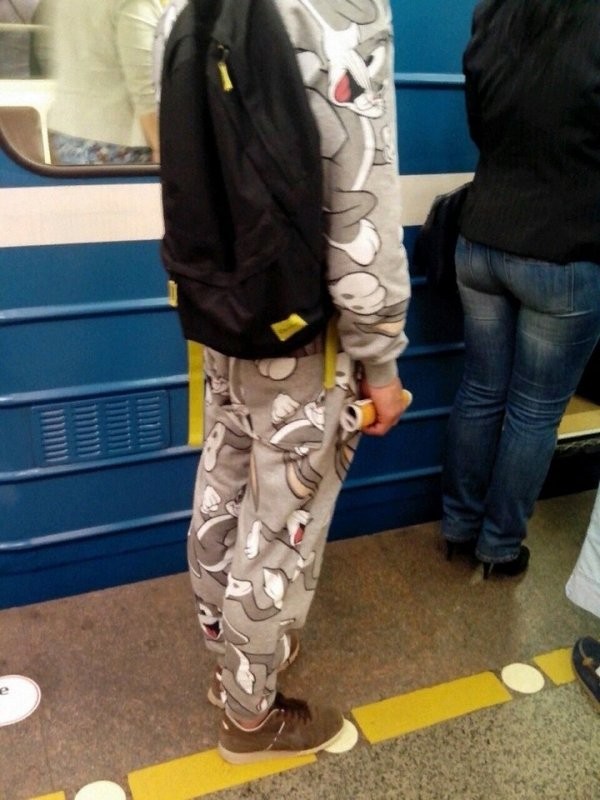 Модные и странные люди из метро (30 фото)