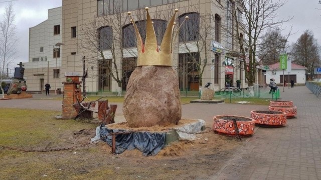 Под Петербургом появился "памятник коронавирусу" (3 фото)