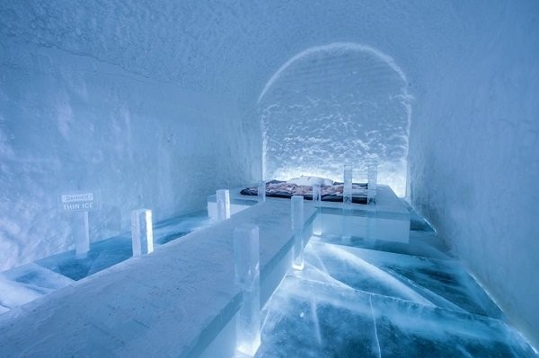 Леденящая красота ледяного отеля в Юккасъярви (13 фото)