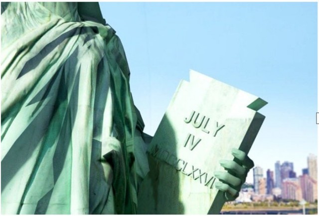 Какую книгу держит американская статуя Свободы? (7 фото)
