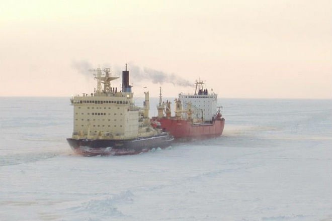 Ледокол Таймыр против Арктики (3 фото)