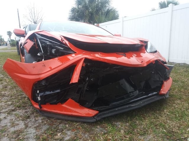 Владелец нового Corvette C8 разбил машину на следующий день (7 фото)