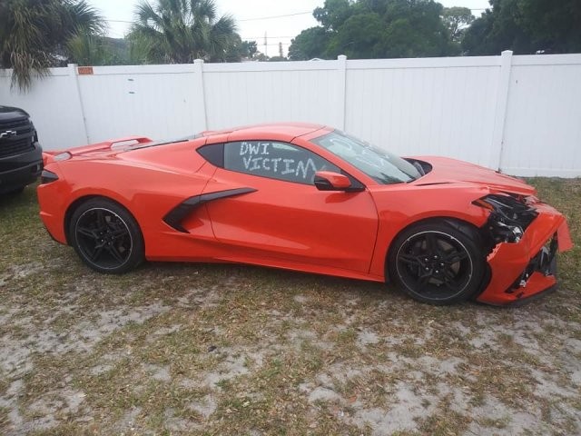 Владелец нового Corvette C8 разбил машину на следующий день (7 фото)
