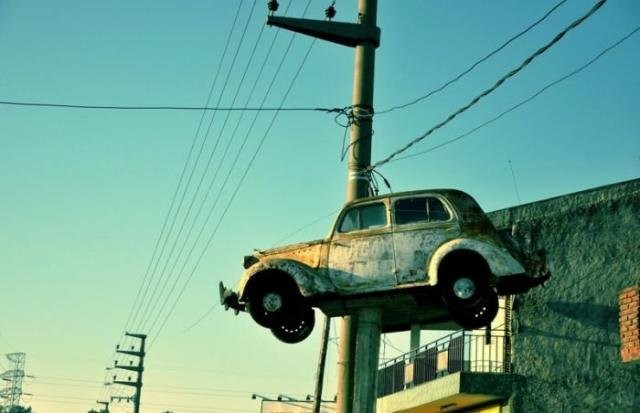 Ретро-автомобили, найденные в самых неожиданных местах (15 фото)