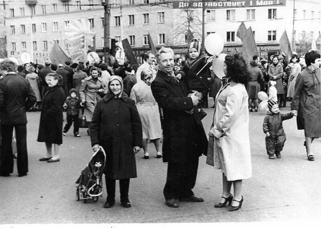Фотографии с празднований Первомая времен СССР (15 фото)
