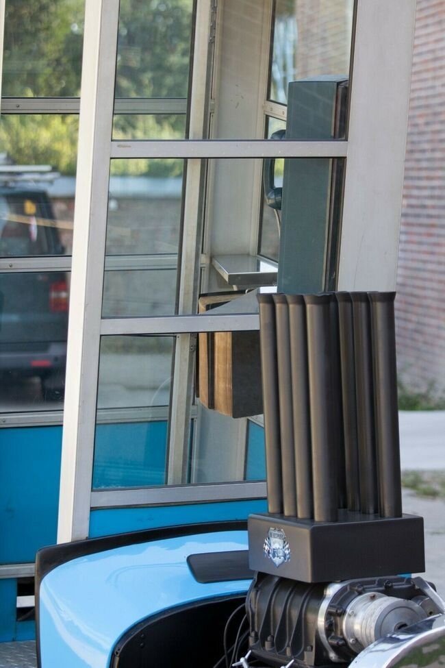 Самая быстрая в мире телефонная будка (9 фото)