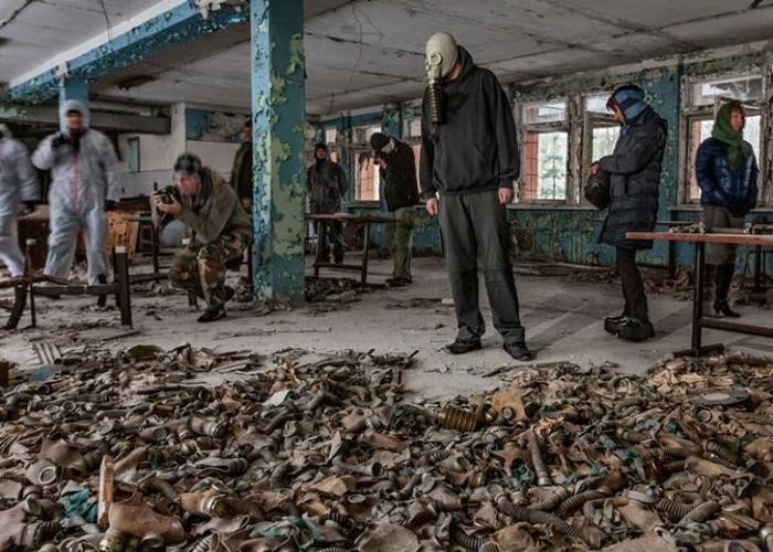 Туристы в Чернобыле (12 фото)