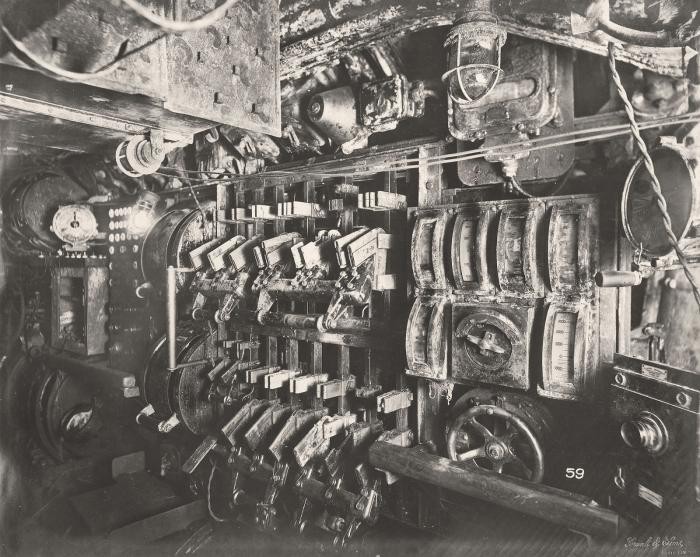 Внутренности затопленной подводной лодки Первой мировой (20 фото)