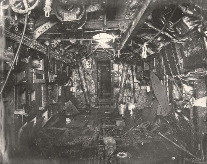 Внутренности затопленной подводной лодки Первой мировой (20 фото)