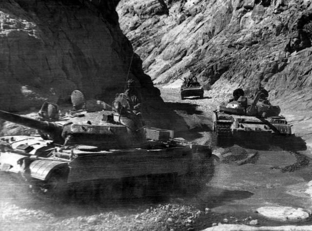 15 мая 1988 года: вывод советских войск из Афганистана (30 фото)