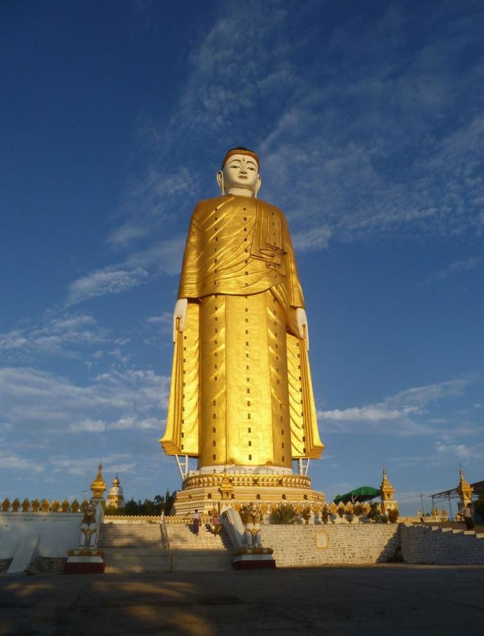 Самые высокие статуи мира (30 фото)