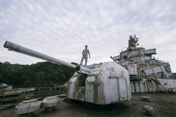 Кладбище военных кораблей во Франции в объективе фотографа (23 фото)