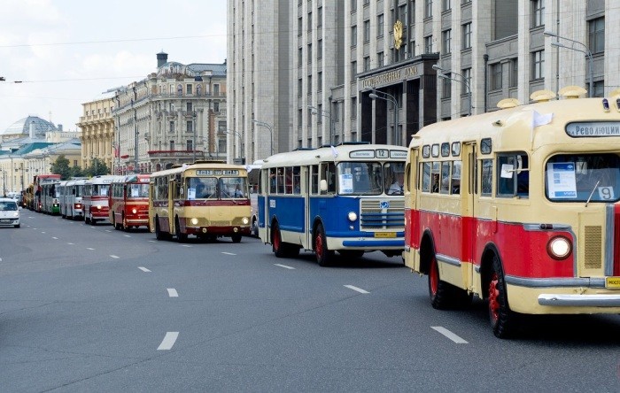 Почему в СССР городские автобусы красили в «охру» (8 фото)