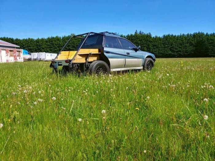 Универсал Subaru Outback переделали в очень странный пикап (11 фото)