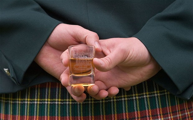 В Шотландии планируют выпустить слабоалкогольное виски (4 фото)