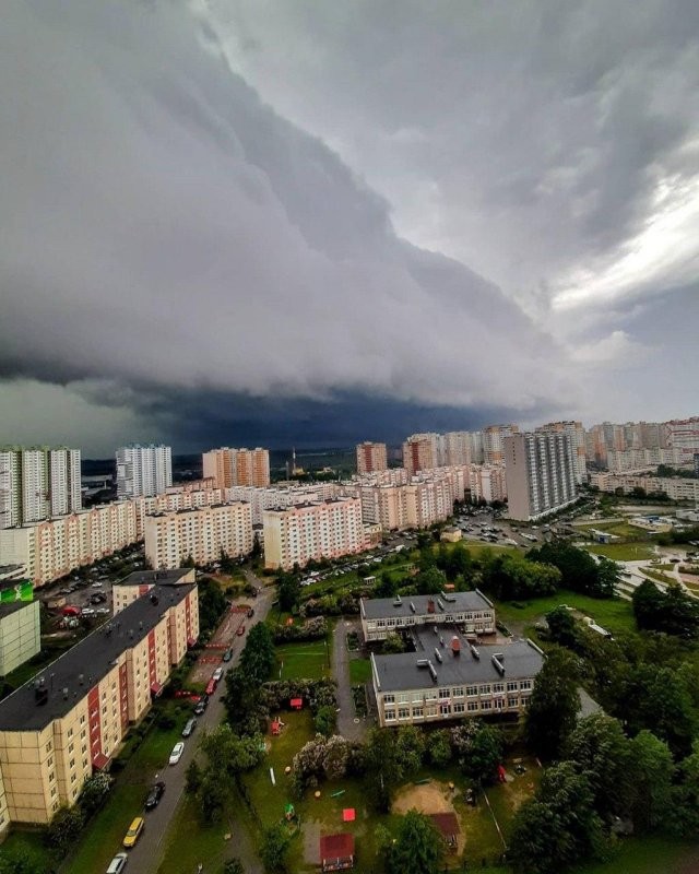 На Петербург обрушился градовый шторм (10 фото)