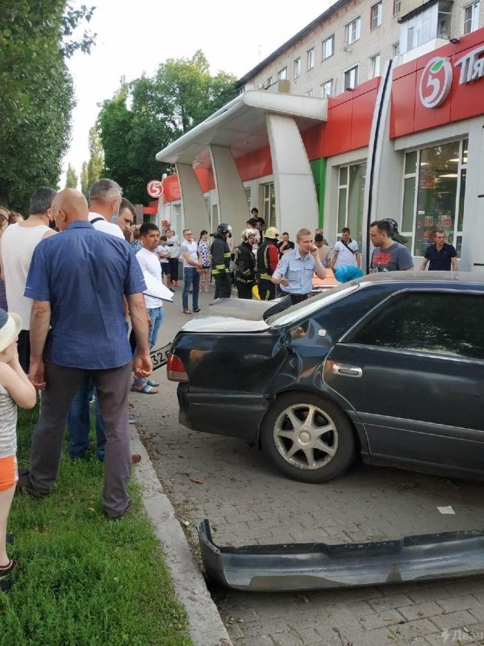 В Воронеже 24-летний участковый сбил трех пешеходов (3 фото)