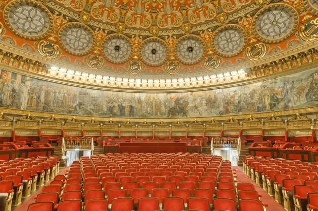 Потрясающие интерьеры оперных театров (7 фото)