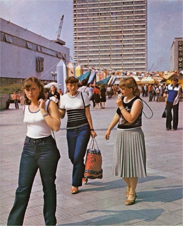 Прогулка по улицам Советского Союза (20 фото)