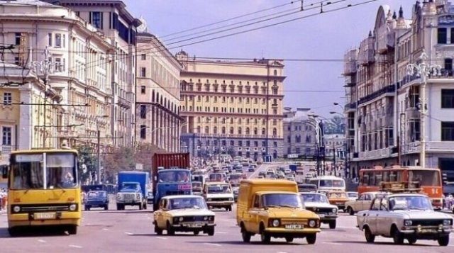 Прогулка по улицам Советского Союза (20 фото)