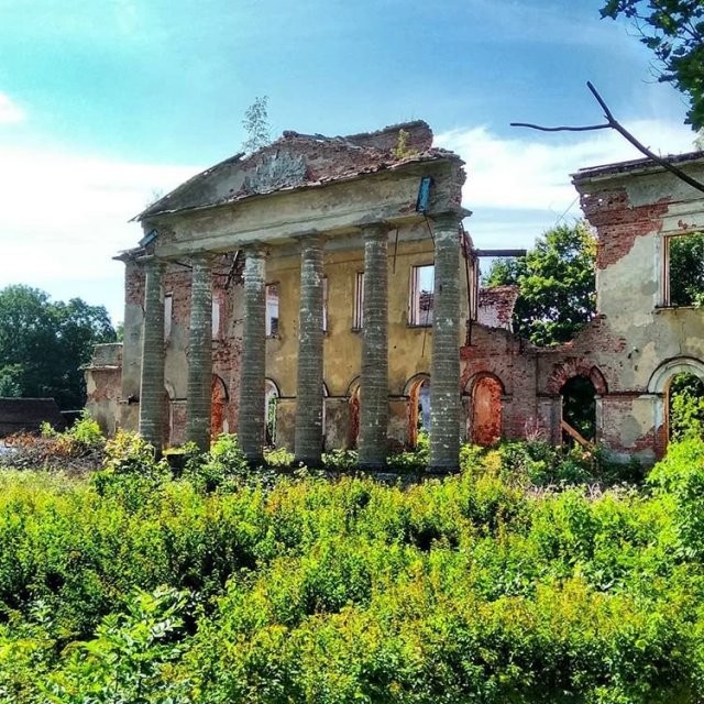 Самые красивые и "заброшенные" усадьбы России (12 фото)