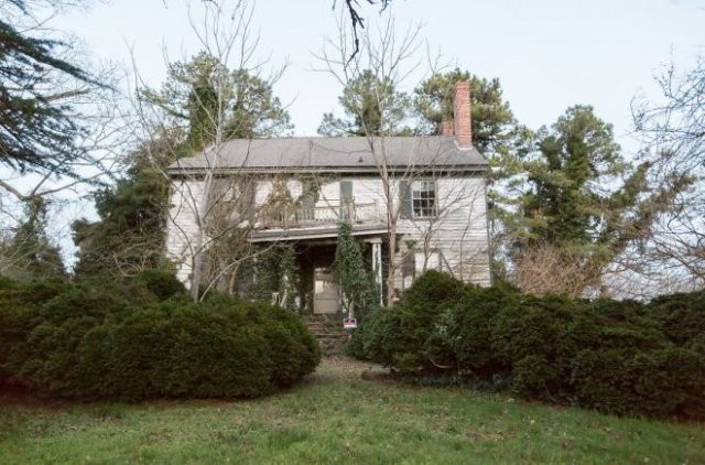 Заброшенный дом, который когда то принадлежал полковнику (20 фото)