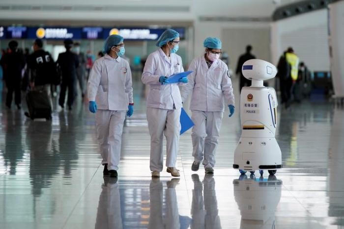 Роботы и дроны, которые помогают бороться с коронавирусом (18 фото)