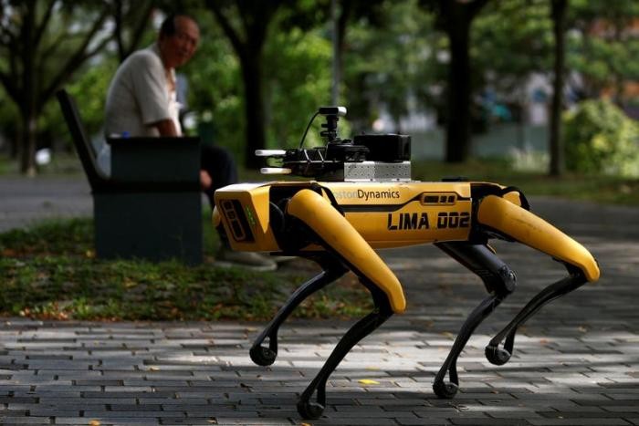 Роботы и дроны, которые помогают бороться с коронавирусом (18 фото)