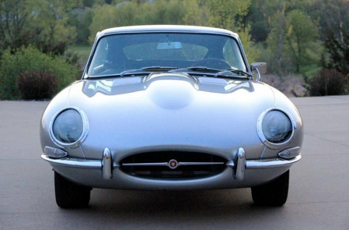 Рестомод Джеймс Бонда: Jaguar XKE 1964 года с двигателем Ford V8 (30