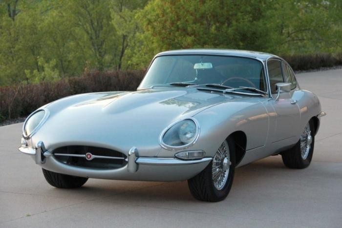 Рестомод Джеймс Бонда: Jaguar XKE 1964 года с двигателем Ford V8 (30