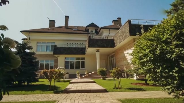Дом Яны Рудковской и Евгения Плющенко на Рублевке (28 фото)