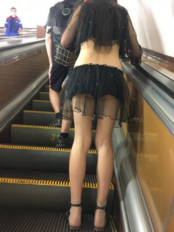 Модники и чудаки из метро (30 фото)