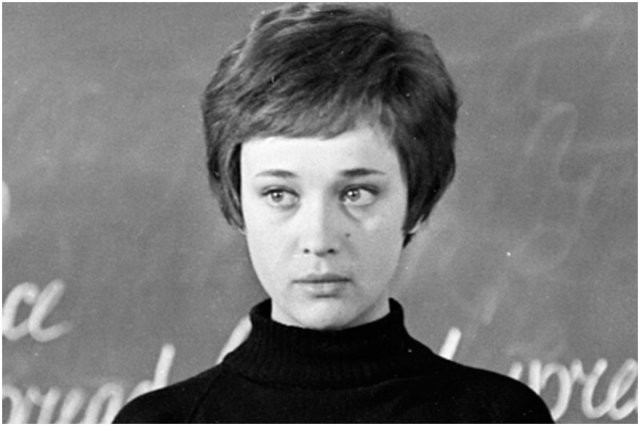 Актрисы из СССР, которые сыграли школьных учителей (10 фото)