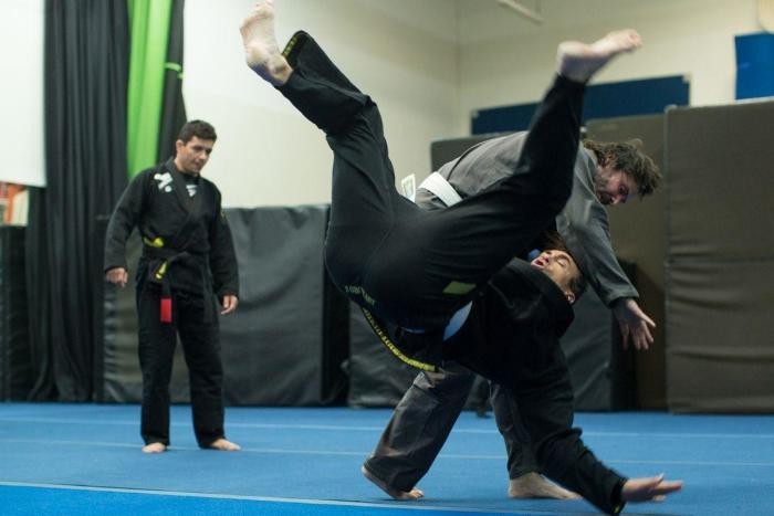 Киану Ривз для ролей тренируется как профессиональный боец (5 фото)