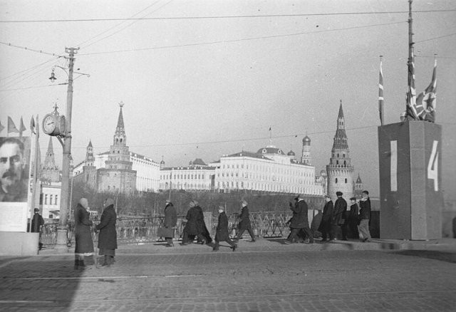 Какой была Москва в 1930-е годы (15 фото)