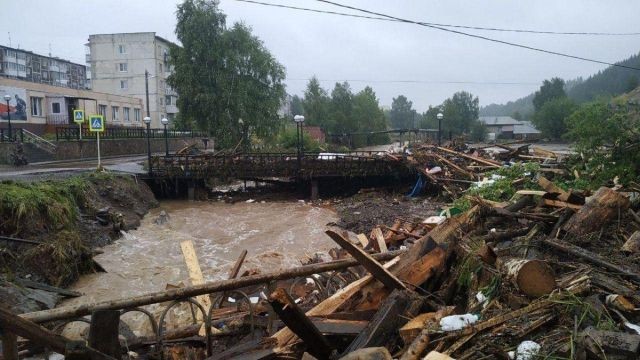 Последствия ливня в городе Нижние Серги (8 фото)