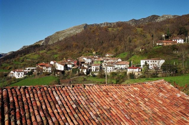 В Испании выставили на продажу целую деревню по низкой цене (5 фото)