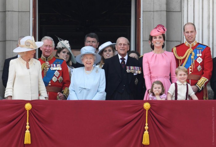 Откуда берут средства члены королевской британской семьи (8 фото)