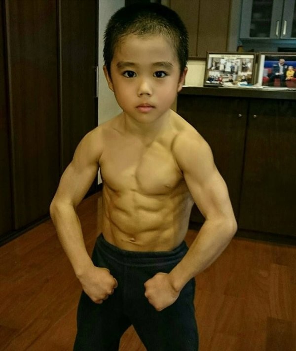10-летний мальчик из Японии, которого можно считать Брюсом Ли (6 фото)